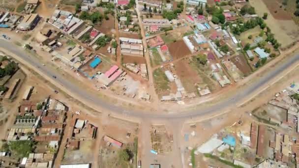 Vue Aérienne Une Route Calme Traversant Une Petite Ville Kenya — Video