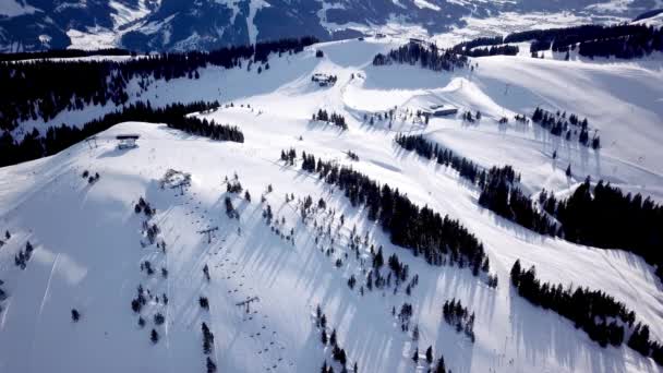 Panoramablick Von Der Drohne Auf Die Seilbahn Skigebiet Skilift Befördert — Stockvideo