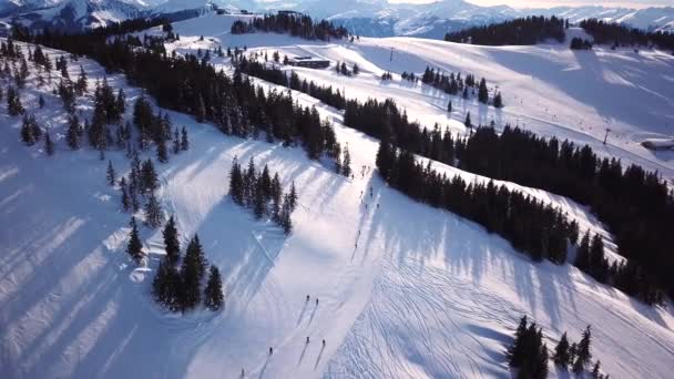 Flygfoto Över Skidbacke Skidort Tyrolska Alperna Österrike — Stockvideo