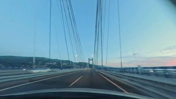Gün Batımında Galiçya Vigo Nehrinde Rande Köprüsü Nden Geçen Bir — Stok video