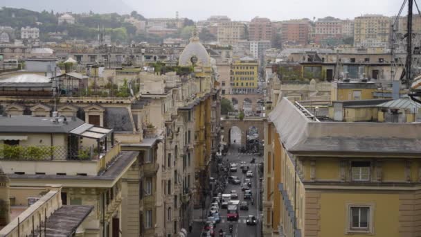 Tráfico Las Calles Génova Italia Durante Día Pan Shot — Vídeos de Stock