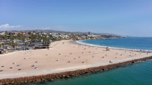Droneflyging Vakre Newport Strand Solfylte Sommerdager California Usa – stockvideo