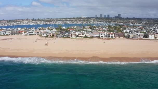 Strand Von Newport Beach Kalifornien Küstenviertel Und Hafen Hintergrund Weites — Stockvideo