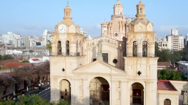 Aerial Dolly Ujęciu Catedral Kordobie Kierunku Posągu Chrystusa Króla Dachu — Wideo stockowe