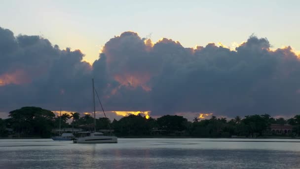 Barca Vela Rallentando Muoversi Attraverso Sud Della Florida Ingresso Mattino — Video Stock