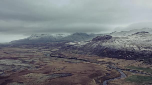 Vintrig Scen Island Drönarflygning Mot Moutains — Stockvideo