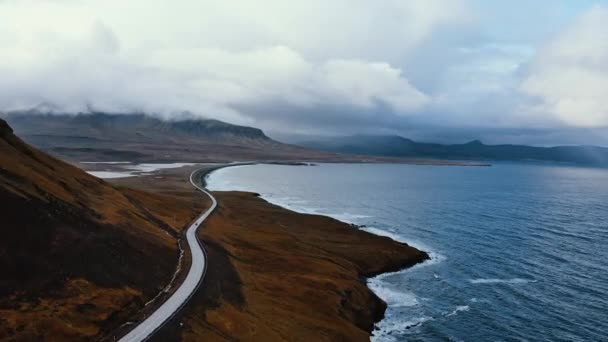 Imagens Drones Estrada Ventosa Louca Islândia — Vídeo de Stock