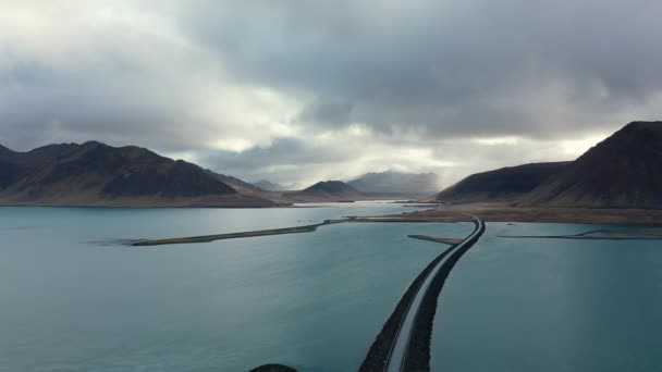 Imagens Drones Voando Sobre Uma Estrada Louca Pelo Oceano — Vídeo de Stock