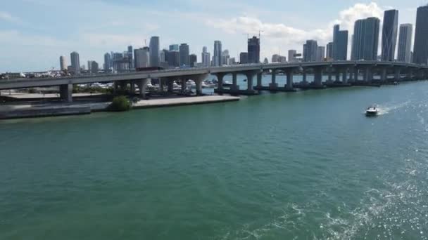 Miami Usa Ssa Aerial View Macarthur Causeway Bridge Traffic Bay — kuvapankkivideo