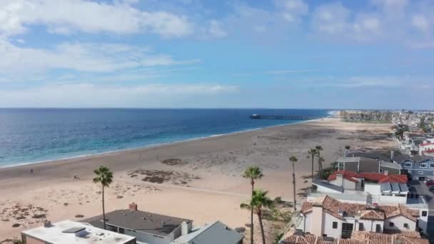 Große Häuser Direkt Strand Und Balboa Halbinsel Pier Newport Beach — Stockvideo