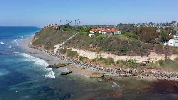 Nsansız Hava Aracı California Amerika Sahillerindeki Deniz Kenarındaki Evlere Doğru — Stok video