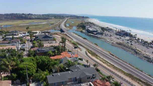 Luchtfoto Boven Cardiff State Beach Encinitas Strandhuizen Aan Kust — Stockvideo