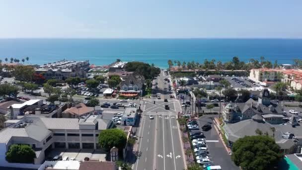 Drone Girato Sorvolando Città Costiera Carlsbad California America — Video Stock