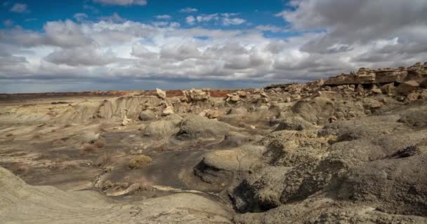 時間の経過 Bisti Zinワイルダネス 荒野と岩の形成の上に移動する雲 メキシコ Usa — ストック動画
