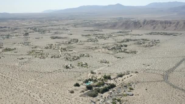 Lotnictwo Nad Pustynną Społecznością Borrego Springs Kalifornii — Wideo stockowe