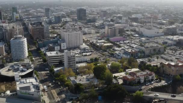 缓慢倾斜在Vine街和101高速公路上 以揭示好莱坞市中心的背景 背景是洛杉矶西南部 — 图库视频影像