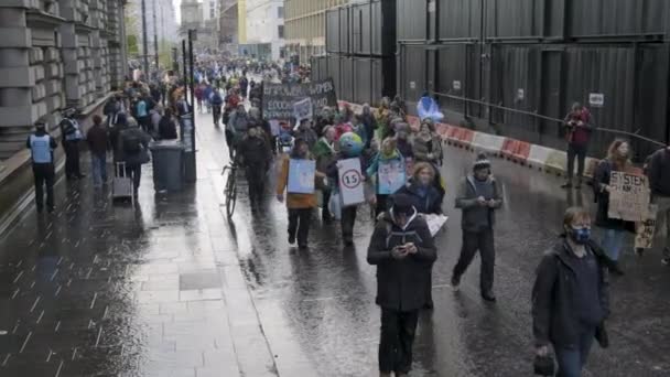 Meer Dan 250000 Mensen Marcheren Uit Protest Van Kelvingrove Park — Stockvideo