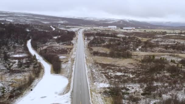 Járművek Hajtanak Téli Úton Havas Pályával Dovre Ban Innlandet Megyében — Stock videók