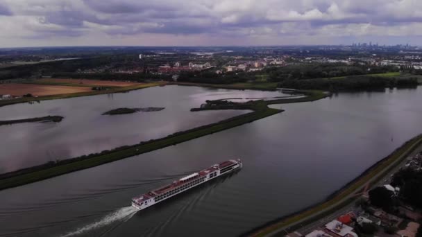 Wysoki Widok Lotu Ptaka Viking Rejs Wzdłuż Rzeki Noord Pobliżu — Wideo stockowe
