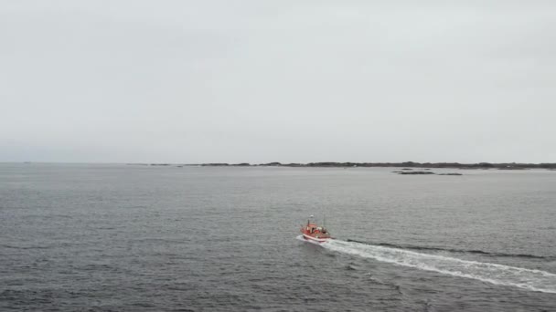 Barca Pesca Uscita Nell Oceano Atlantico Con Nuvoloso Norvegia Aerea — Video Stock