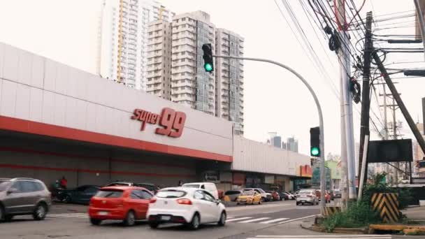 Traffic Lights Intersection Panama City Cars Driving Super — Stock Video