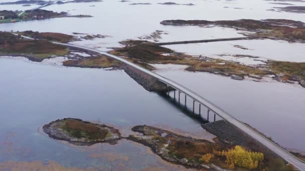 挪威海岛上空大西洋公路大桥的航景 — 图库视频影像