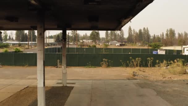 Désertés Abandonnés Ruines Station Service Endommagés Effondrant — Video