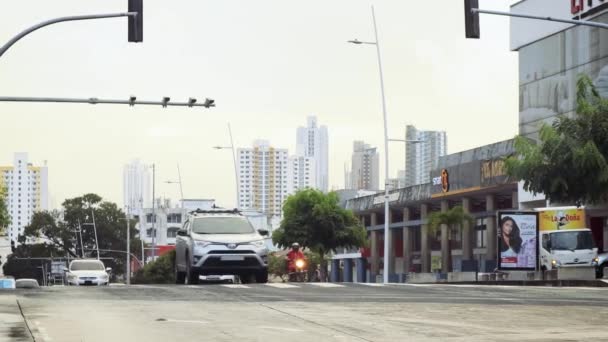 Bilar Som Kör Längs Väg Närheten Obarrio Panama City — Stockvideo