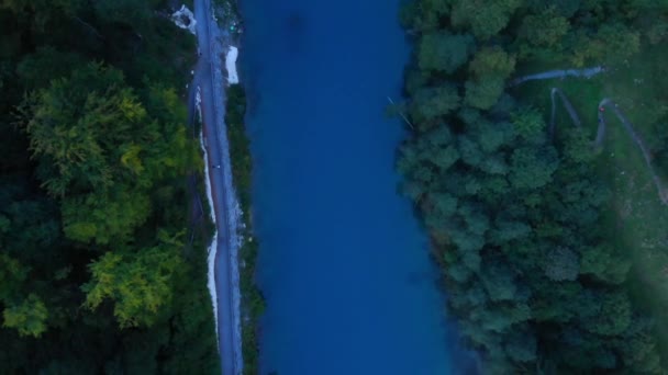 Letecký Pohled Jezero Klammsee Obklopené Zeleným Lesem Rakousku — Stock video
