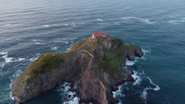 Filmagem Aérea Atração Religiosa Gaztelugatxe País Basco Norte Espanha Peregrinação — Vídeo de Stock