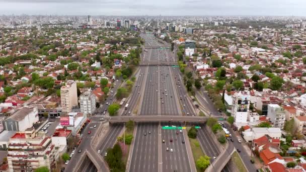 Hoge Kwaliteit Schilderachtige Beelden Van Een Drone Vliegen Duizenden Voertuigen — Stockvideo