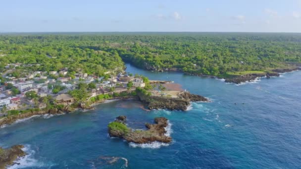 Escénica Aldea Costera Boca Yuma República Dominicana Plano Aéreo — Vídeos de Stock