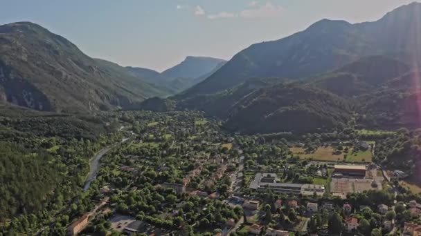 Castellane France Aerial Ripresa Cinematografica Pan Catturare Paesaggio Montagnoso Incontaminato — Video Stock