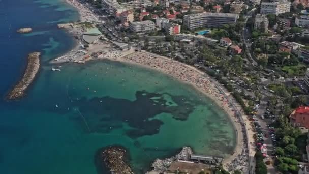 Antibes France Aerial V44 Estableciendo Avistamiento Aves Tiro Vista Dron — Vídeos de Stock