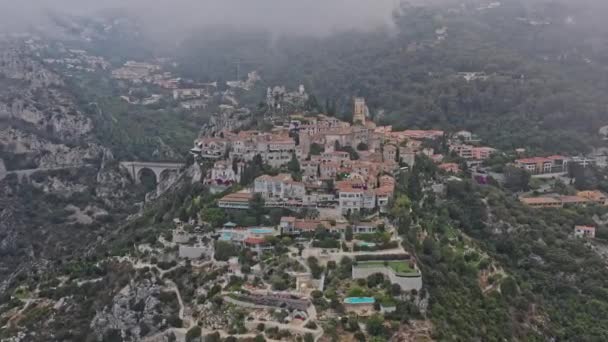 Eze France Aerial V18 Καθιέρωση Dolly Πλάνο Drone Flyover Πλαγιά — Αρχείο Βίντεο