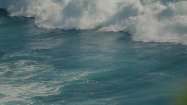 Onda Água Branca Espumosa Batendo Movimento Super Lento Poder Oceano — Vídeo de Stock