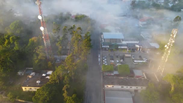 Jarabacoa Antenn Utsikt Stad Täckt Med Intensiv Dimma Morgonen Fantastisk — Stockvideo