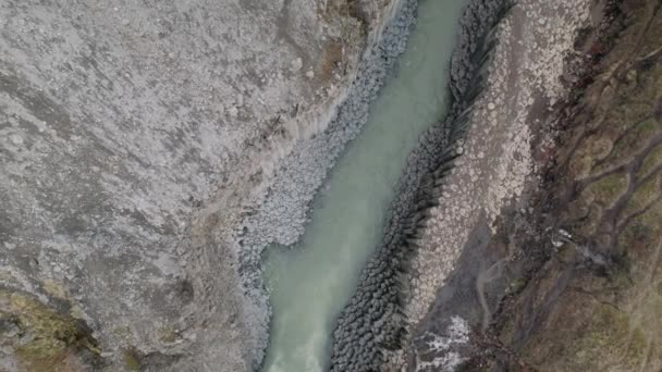 Veduta Volo Uccello Del Canyon Studlagil Scolpito Dal Fiume Glaciale — Video Stock