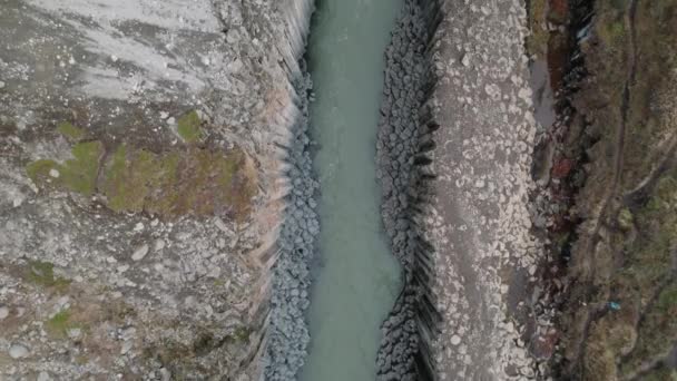 Bird Eye View Vliegend Basaltzuilen Rivier Amarilllagil Canyon Ijsland — Stockvideo