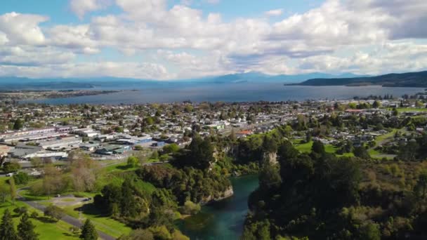 Taupo Lake Och Staden Stadsbild Nya Zeeland Vacker Sommar Solig — Stockvideo