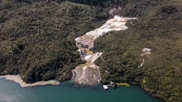 新西兰Orakei Korako美丽的热区和地热公园的空中概览 — 图库视频影像