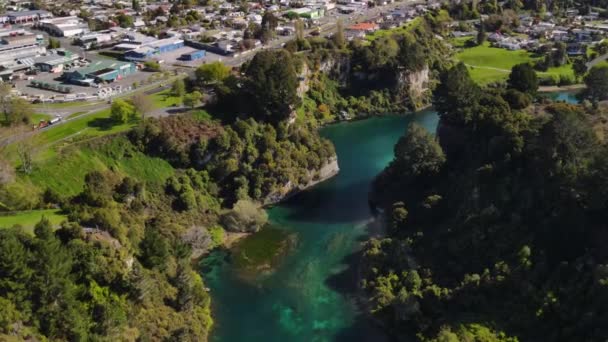 Waikato Folyó Taupóban Légi Leleplezés Városról Tóról Gyönyörű Napos Nap — Stock videók