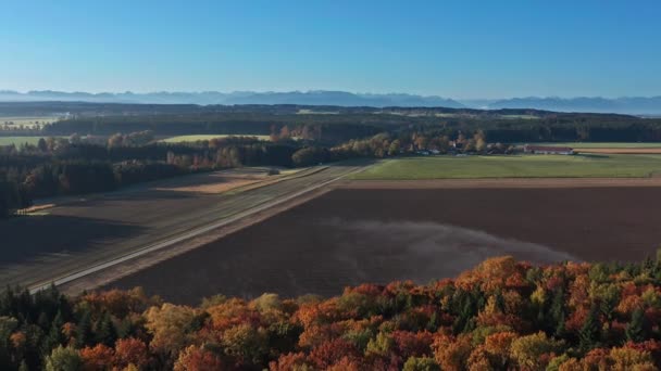 Prachtige Herfstochtend Met Mist Een Vlasveld Het Weidse Uitzicht Achtergrond — Stockvideo