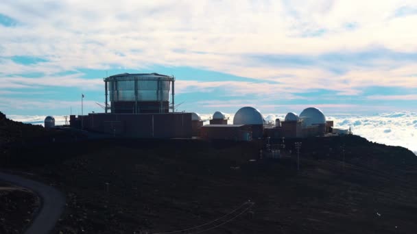 Hawaii Maui Deki Haleakala Volkanı Nın Tepesindeki Astronomi Gözlemevi Geniş — Stok video