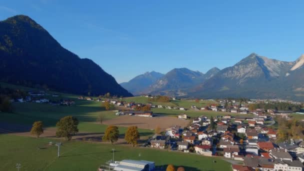 Tirol Avusturya Bir Köyde Sabah Havalanması Insansız Hava Aracı Kalkışı — Stok video