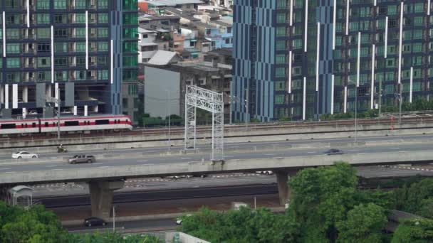 Nouveau Train Électrique Couleur Rouge Blanc Nommé Red Line Circule — Video