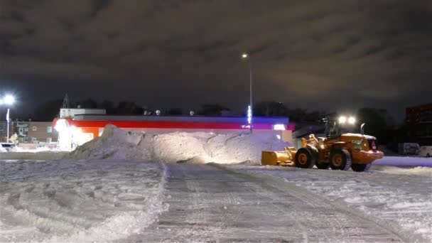 Bulldozer Limpa Rua Neve Cidade Montreal Noite Inverno Céu Nublado — Vídeo de Stock