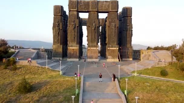 Alcune Delle Grandi Colonne Della Stonehenge Georgiana — Video Stock