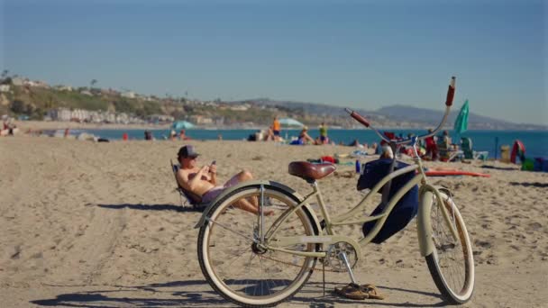 Beach Cruiser Rower Sam Plaży — Wideo stockowe