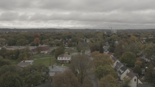 Wolkenverhangene Aufnahmen Von Vororten Von Ontario Herbst — Stockvideo